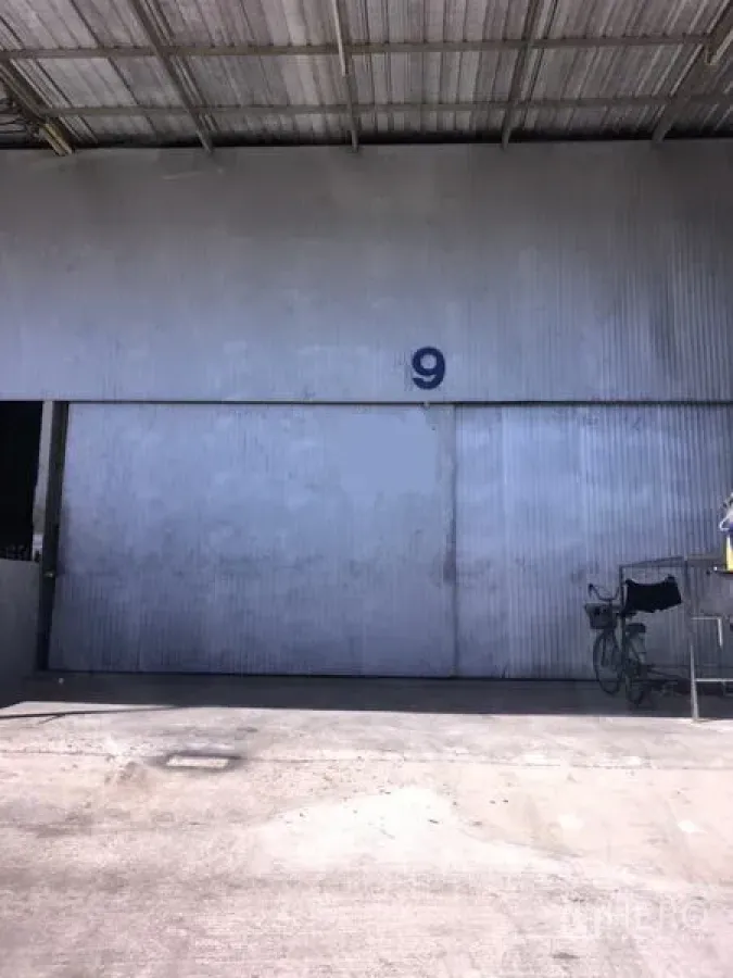 Warehouse for rent in Lam Luk Ka, Pathum Thani - Corrugated metal warehouse exterior with large sliding door marked 9 and a covered loading bay in Lam Luk Ka, Pathum Thani.