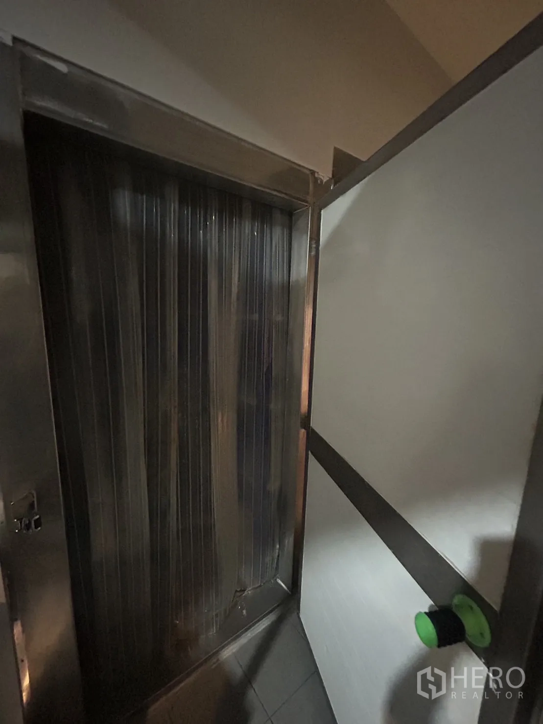 Retail Space for rent in Khlong Toei, Bangkok - Walk-in chiller entrance with strip curtains in the back-of-house area.