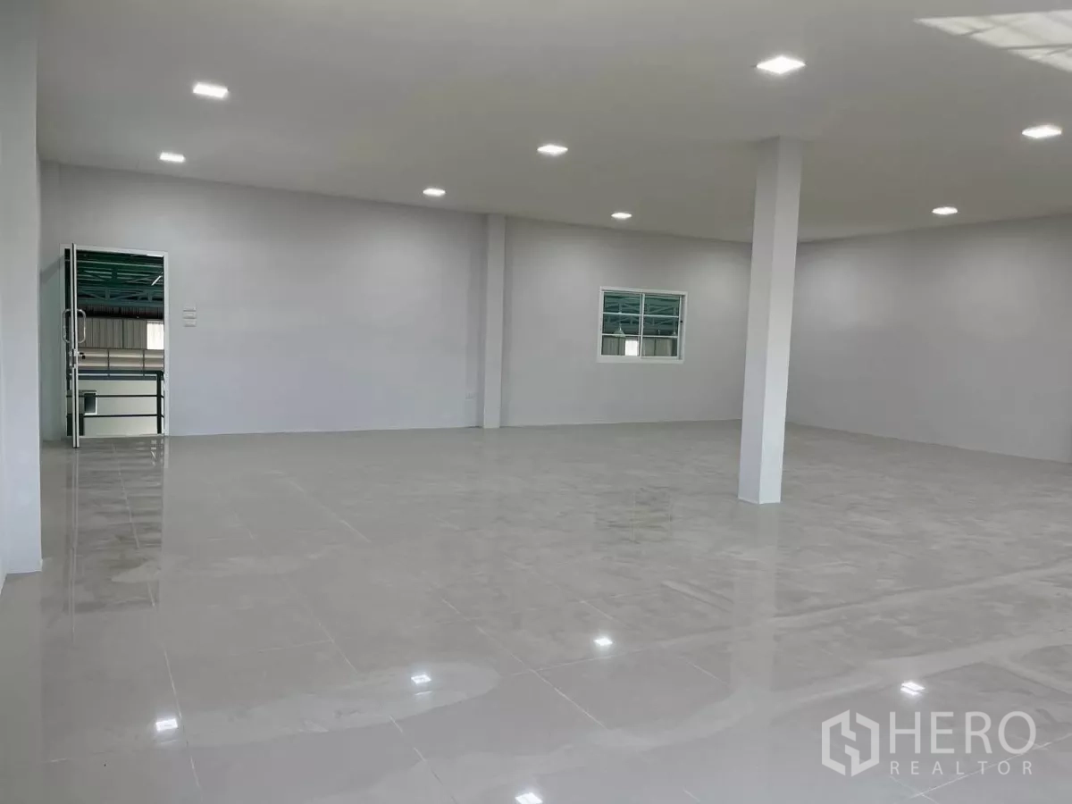 Factory for rent or sale in Bang Phli, Samut Prakan - Second-floor office area with column support, windows, and doorway overlooking the warehouse.