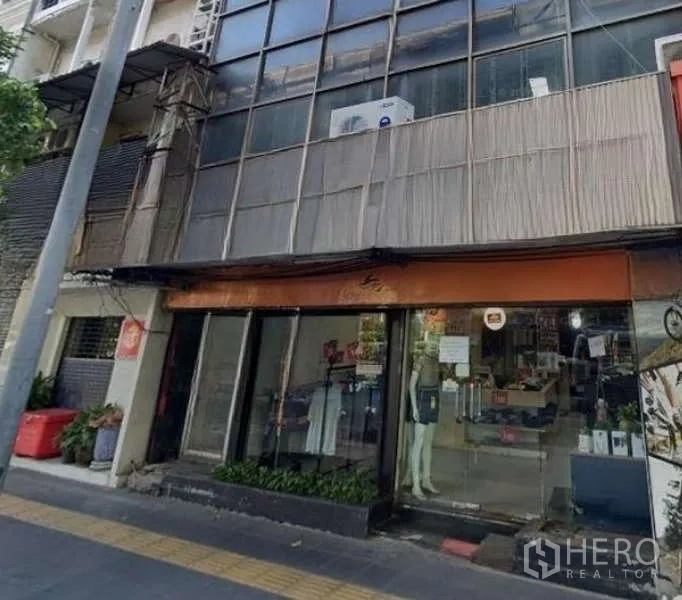 Shophouse for rent - Street-facing shophouse facade with large glass storefront and upper windows in Khlong Toei.