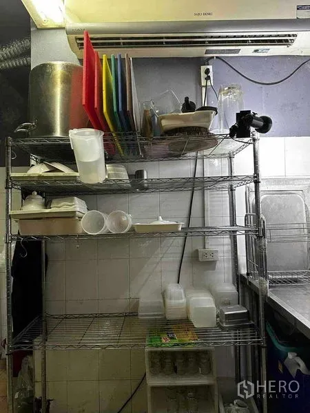Retail Space for rent in Watthana, Bangkok - Back-of-house metal shelving with storage containers in a tiled prep room.