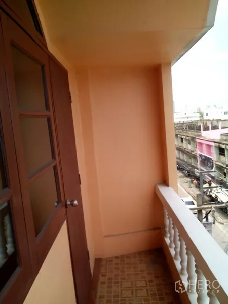 Shophouse for rent in Phra Khanong, Bangkok - Side balcony corridor with balustrade and street view below.