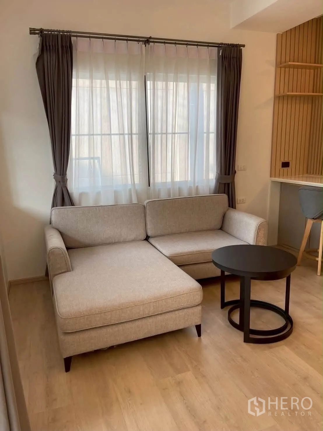 Townhouse for rent in Bang Phli, Samut Prakan - Close-up of light gray L-shaped sofa and round coffee table.