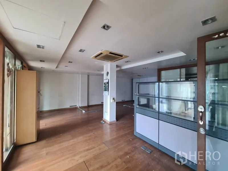 Office Space for rent in Bang Rak, Bangkok - Reception or workstation zone with glass partition panels and ceiling AC.