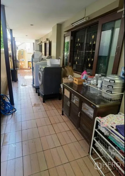Detached House for sale in Bang Yai, Nonthaburi - Covered service area with washing machines and storage cabinets.