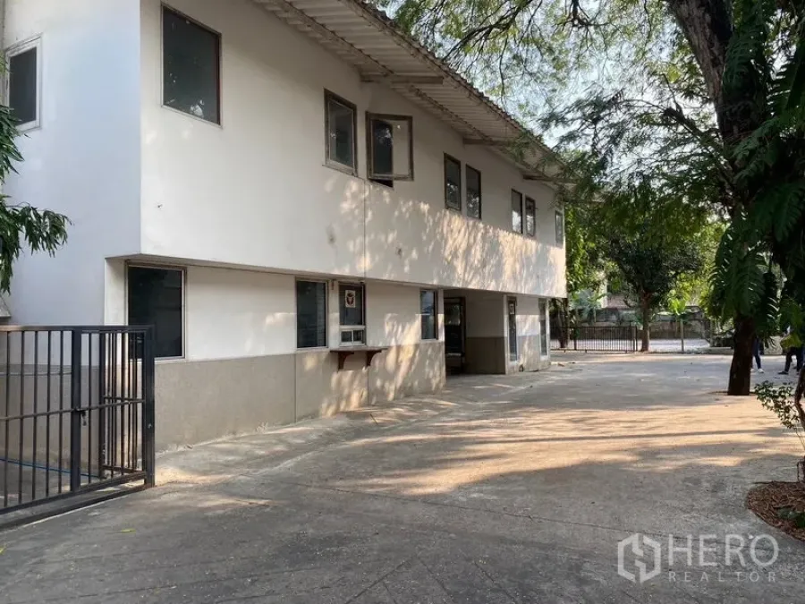 Featured image for For rent Detached House in Khlong Tan Nuea, Watthana, Bangkok BTS Ekkamai