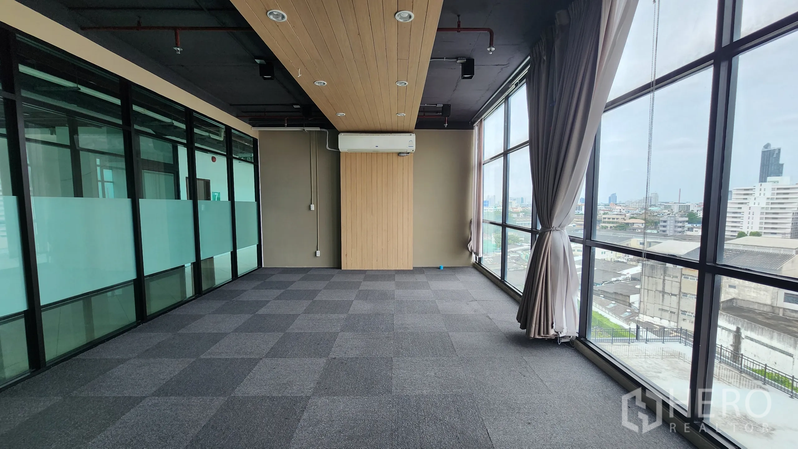 Office Space for rent in Yan Nawa, Bangkok - Corner area with double-height glazing and sweeping cityscape views.