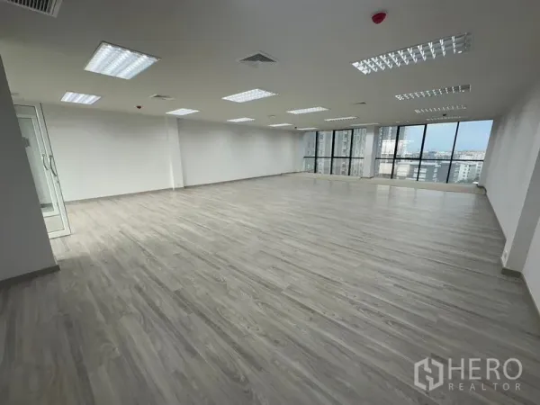 Office Space for rent - Corner office space with glass entry door, wood-look flooring and city views near MRT Huai Khwang.