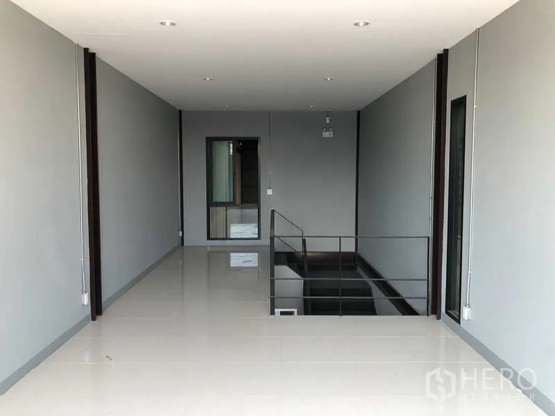 Warehouse for rent in Bang Phli, Samut Prakan - Open-plan second-floor office with glossy tile floor and stair void.