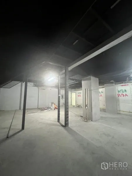 Retail Space for rent in Bang Rak, Bangkok - Open-plan retail interior with concrete floor, columns and exposed ceiling ready for fit-out.