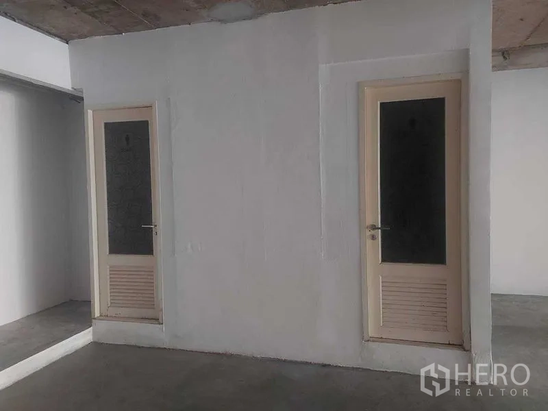 Retail Space for rent in Pathum Wan, Bangkok - Interior partition with two doors inside an unfinished retail space, suitable for back-of-house or restroom area.