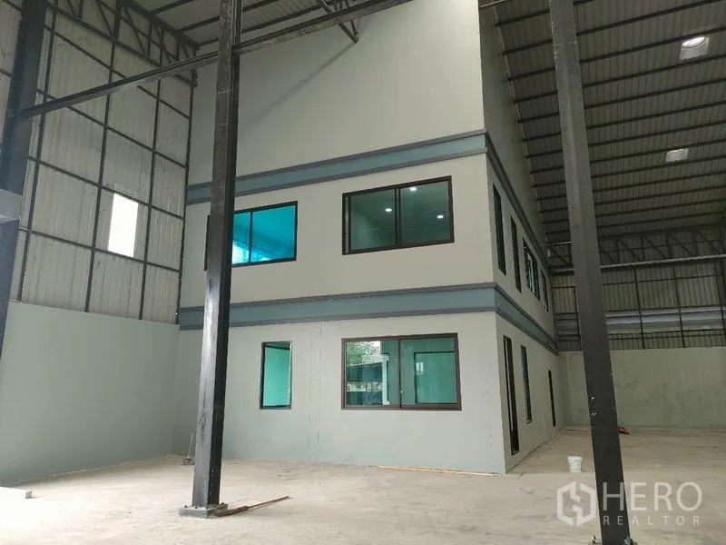 Factory for rent in Ban Phaeo, Samut Sakhon - Two-story internal office block inside the production hall.