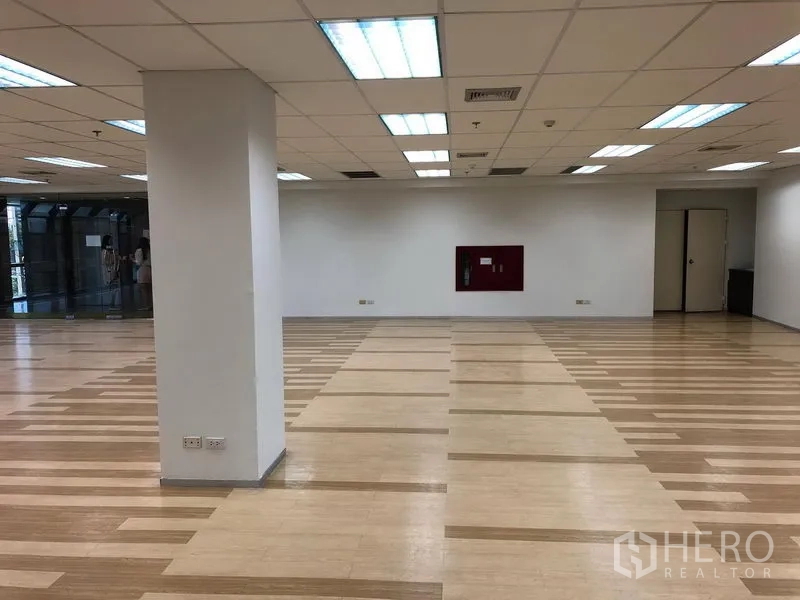 Office Space for rent in Bang Na, Bangkok - Bright office floor with grid ceiling lights and a wide open area for flexible layouts.