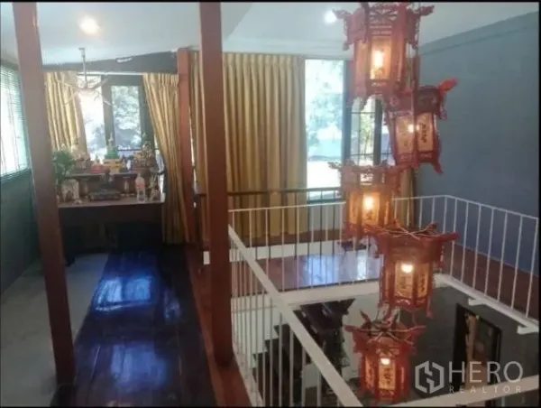Detached House for rent in Khlong Toei, Bangkok - Upper-floor landing with wood floors, large windows and hanging lantern lights