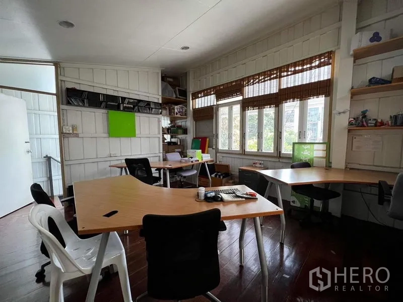 Townhouse for rent - Light-filled office with corner desks, shelving and garden views.