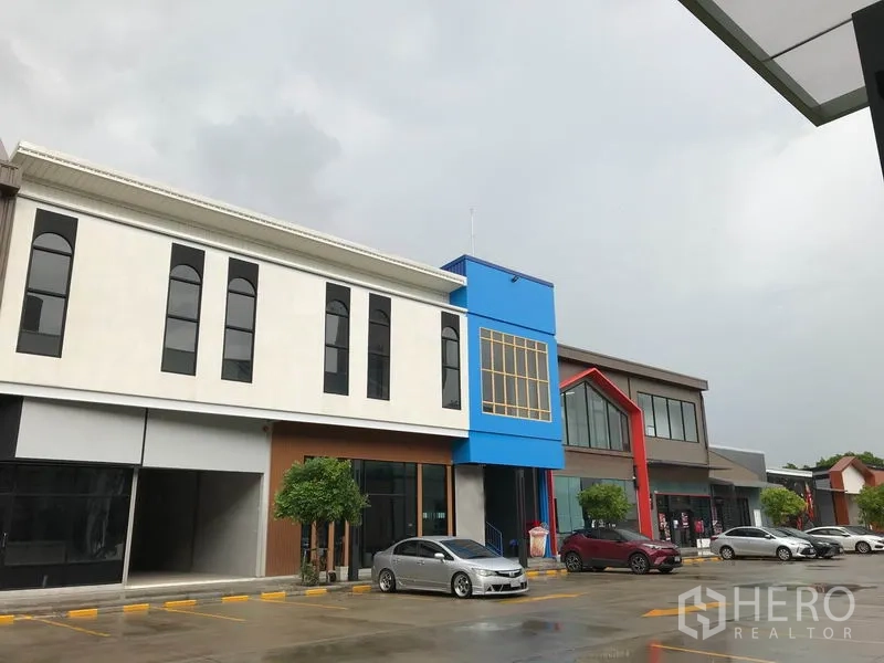 Retail Space for rent in Bang Na, Bangkok - Modern low-rise retail plaza exterior in Bang Na with colorful facades and on-site parking.