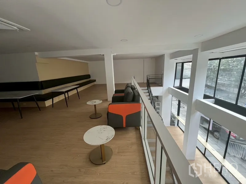 Retail Space for rent in Watthana, Bangkok - Mezzanine lounge area with sofas, built-in bench seating and side tables.
