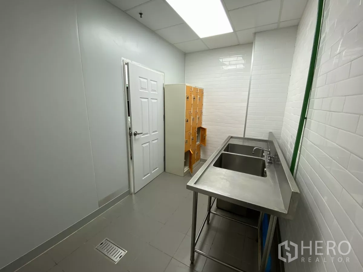 Retail Space for rent - Another view of the staff room with lockers and sink.