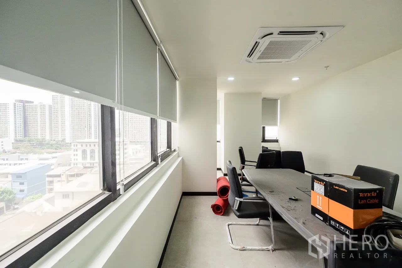 Office Space for rent or sale in Huai Khwang, Bangkok - Conference room with long table and skyline views through large windows.
