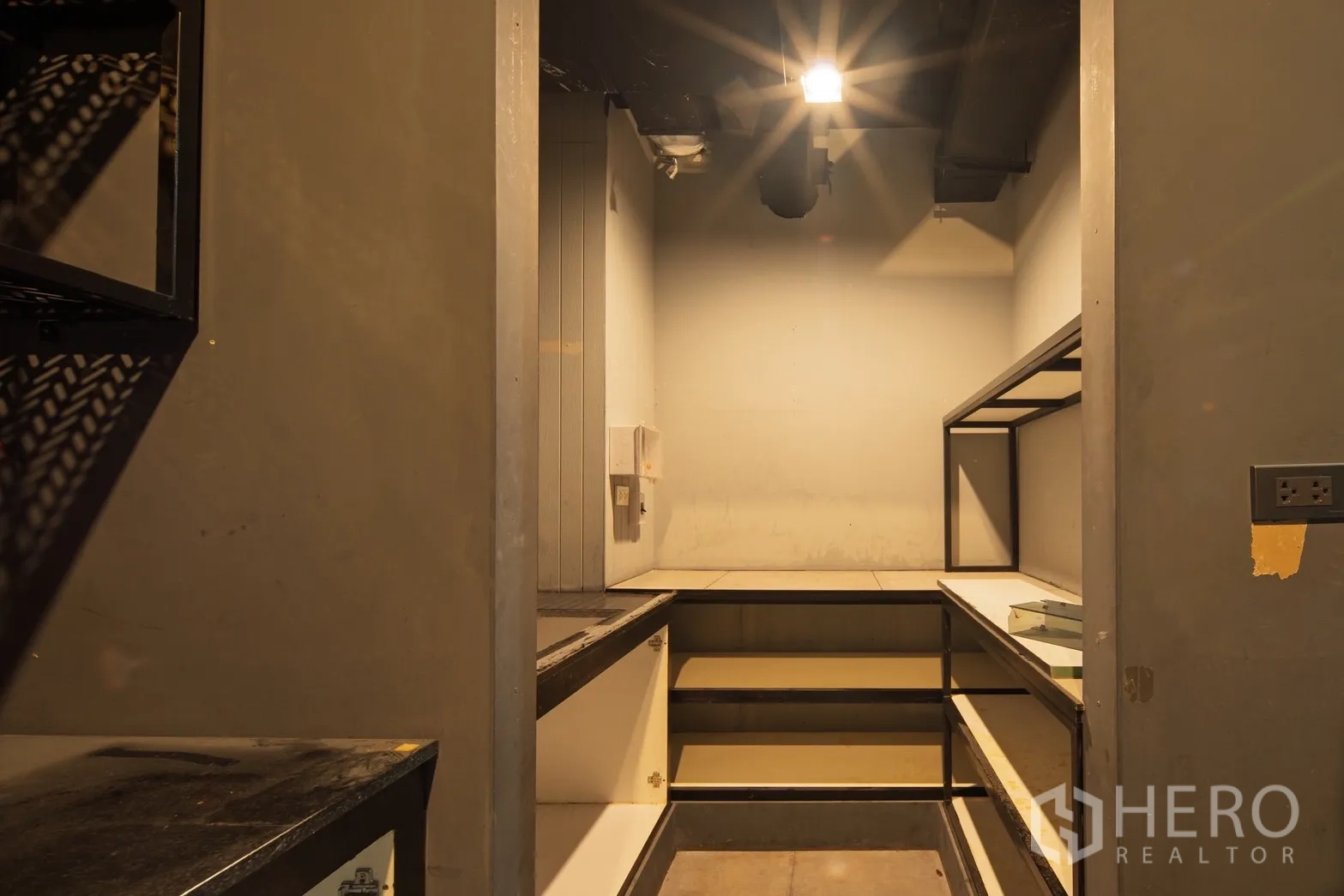 Retail Space for rent in Watthana, Bangkok - Compact storage room with built-in shelves and warm downlight.