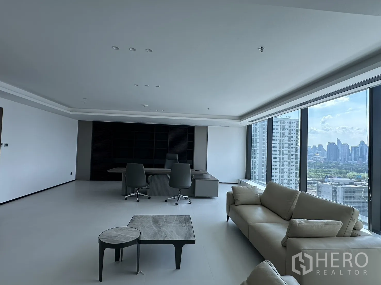 Office Space for rent in Din Daeng, Bangkok - Spacious executive office and lounge with sofas, desk, and panoramic skyline views.