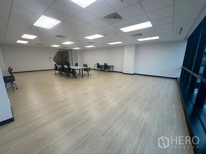 Office Space for rent in Chatuchak, Bangkok - Open office near MRT Phahon Yothin with drop ceiling, wood flooring and window wall.