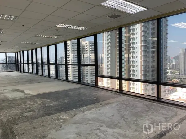 Office Space for rent in Ratchathewi, Bangkok - Corner office with a long wall of glass offering panoramic views of high-rise buildings.