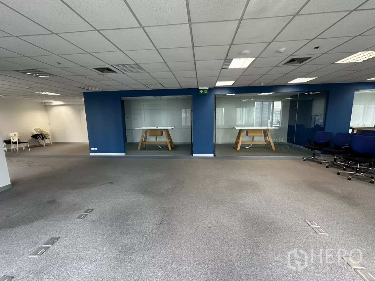 Office Space for rent in Watthana, Bangkok - Front view of twin glass meeting rooms facing the open workspace.