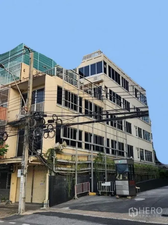 Shophouse for rent in Bang Rak, Bangkok - Exterior of a multi-storey commercial building with many windows and balconies.