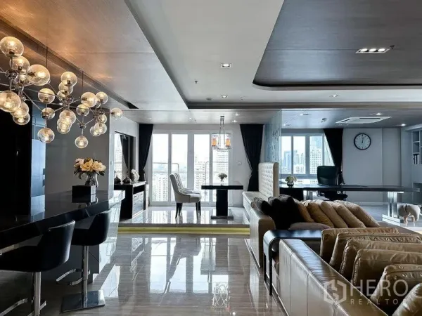 Condominium for rent or sale in Khlong Toei, Bangkok - Bright lounge and dining area with large windows and skyline views in a Khlong Toei condominium.