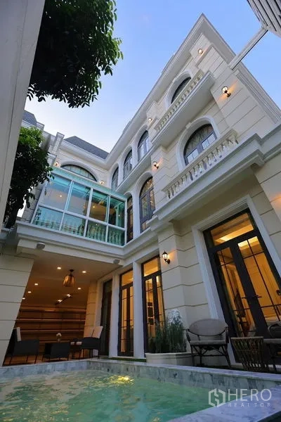 Detached House for rent or sale in Watthana, Bangkok - Rear elevation with French doors opening to a courtyard and plunge pool.