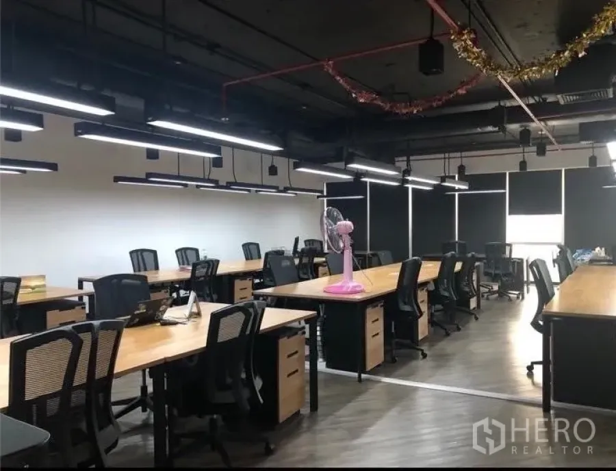 Featured image for For rent Office Space 278 sqm in Khlong Tan, Khlong Toei, Bangkok BTS Phrom Phong