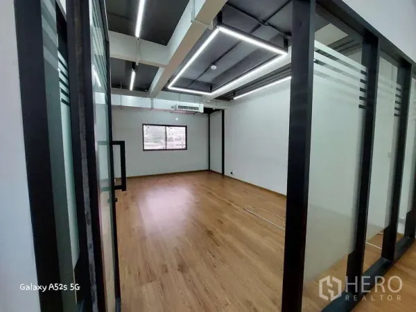 Office Space for rent in Khlong Toei, Bangkok - Glass-walled private office or meeting room with LED ceiling lights and wood flooring.