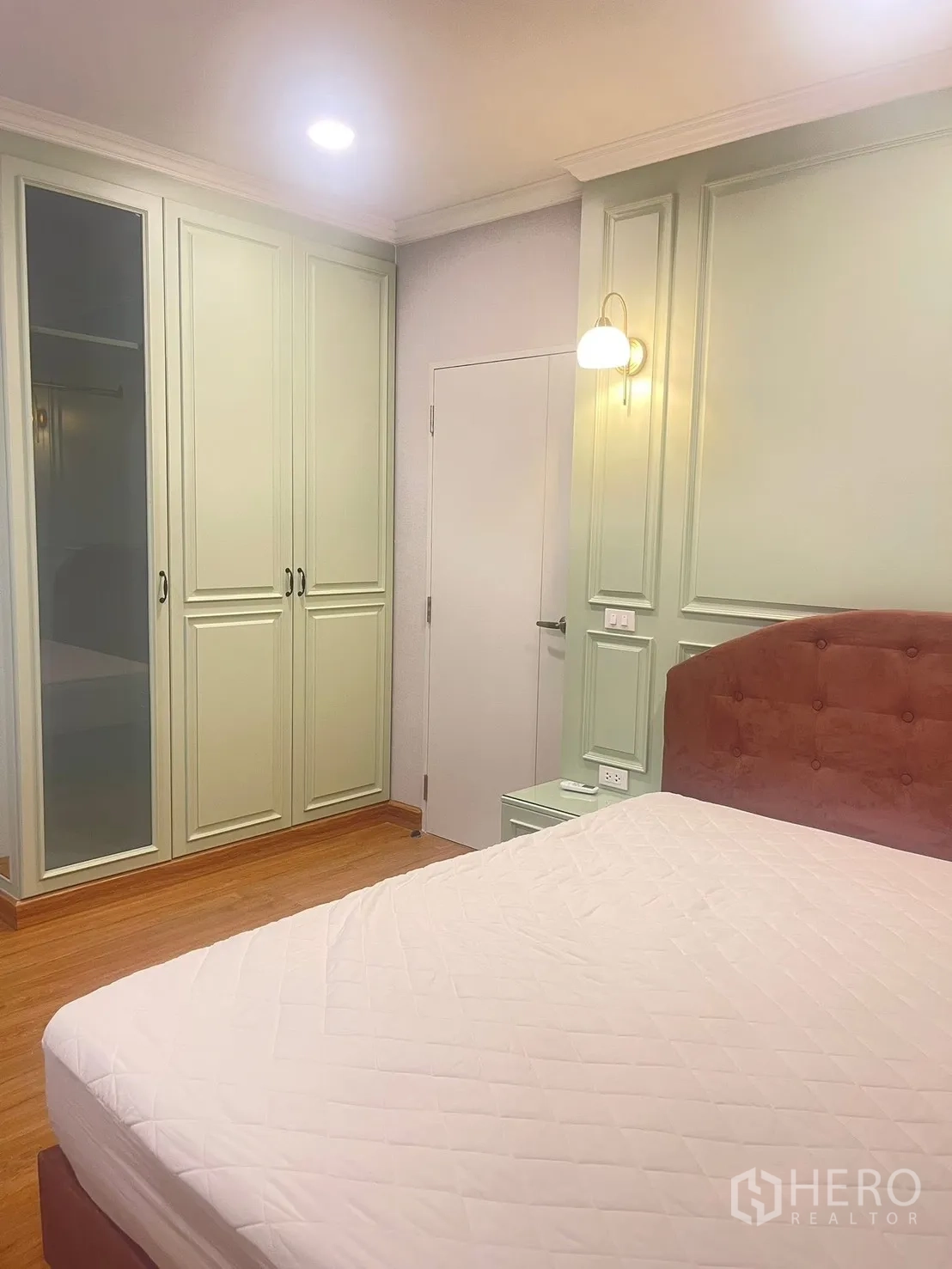 Detached House for rent in Bang Phli, Samut Prakan - Bedroom with mint built-in wardrobes and soft lighting.