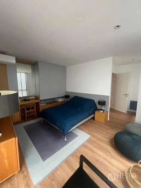 Townhouse for rent - Spacious bedroom with blue bedding, desk corner and built-in cabinets