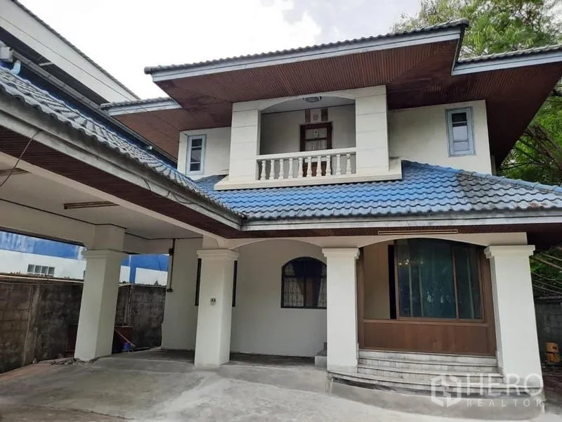 Detached House for rent in Bang Na, Bangkok - Two-storey detached house with blue tiled roof, balcony and covered carport in Bang Na.