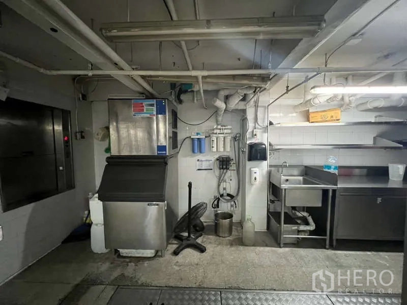 Shophouse for rent or sale in Khlong Toei, Bangkok - Commercial back-of-house area with ice machine, filtration system and stainless sink.