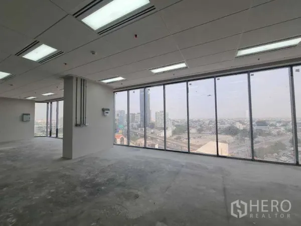 Office Space for rent in Chatuchak, Bangkok - Corner office area with floor‑to‑ceiling glass offering panoramic city skyline views.
