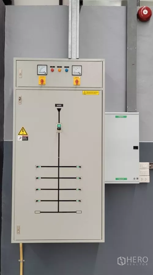 Factory for rent or sale in Phanat Nikhom, Chon Buri - Main electrical distribution board installed inside the factory.