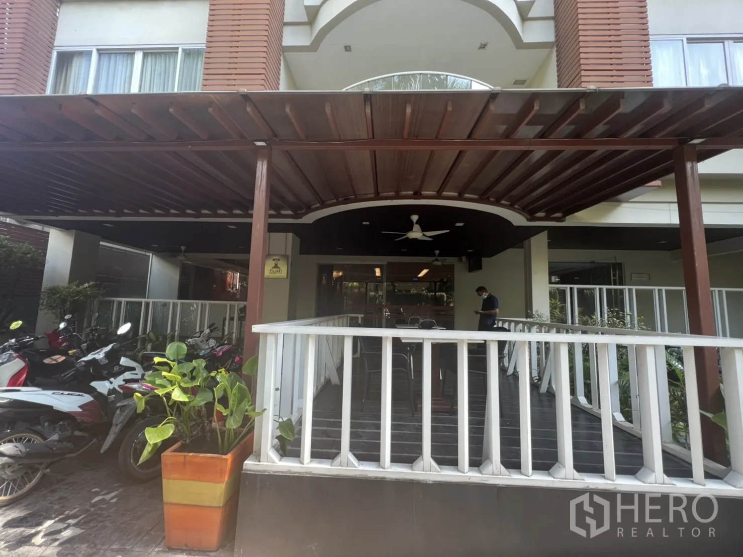 Retail Space for rent in Khlong Toei, Bangkok - Entrance terrace with wide canopy, white railing and seating overlooking the driveway.
