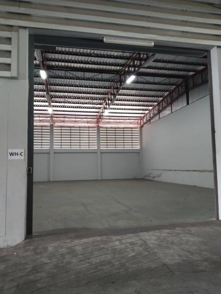 Warehouse for rent in Lat Krabang, Bangkok - Roller shutter entrance with ramp leading into warehouse bay marked WH‑C.