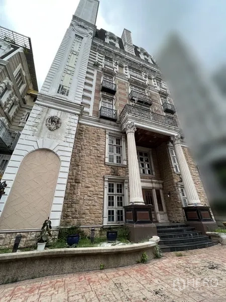 Home Office for rent in Huai Khwang, Bangkok - Multi-storey classical facade with stone cladding and prominent front columns.