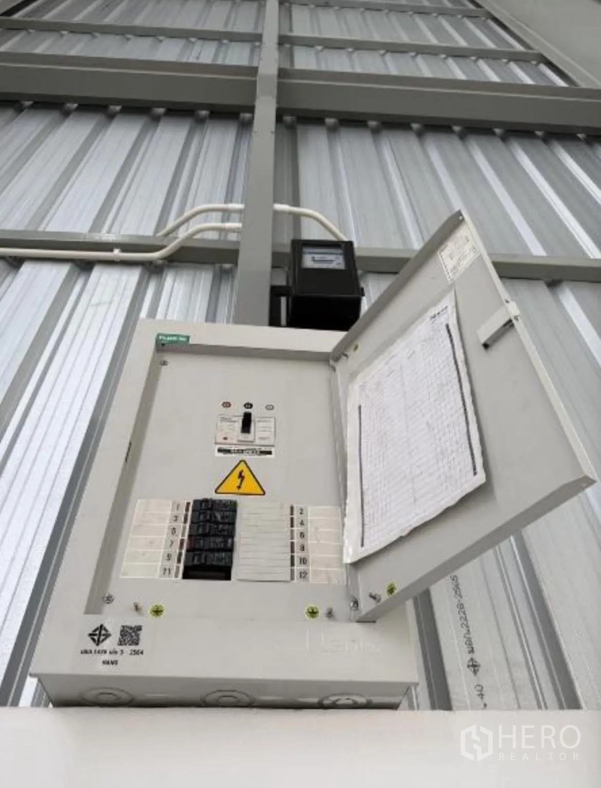 Warehouse for rent in Bang Khun Thian, Bangkok - Another view of the electrical distribution panel and meter.