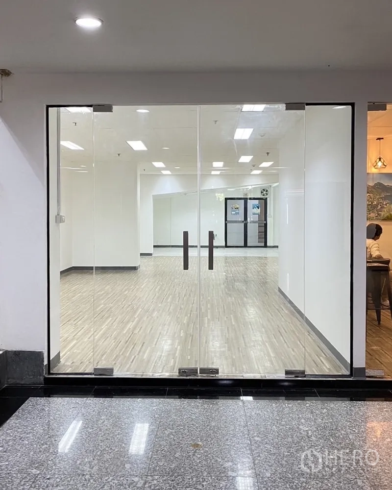 Retail Space for rent in Khlong Toei, Bangkok - Close view of the clear glass double doors opening to a bright empty shop.