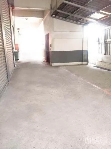Warehouse for rent in Bang Phli, Samut Prakan - Wide loading alley with roller shutters and a covered roof for truck access.