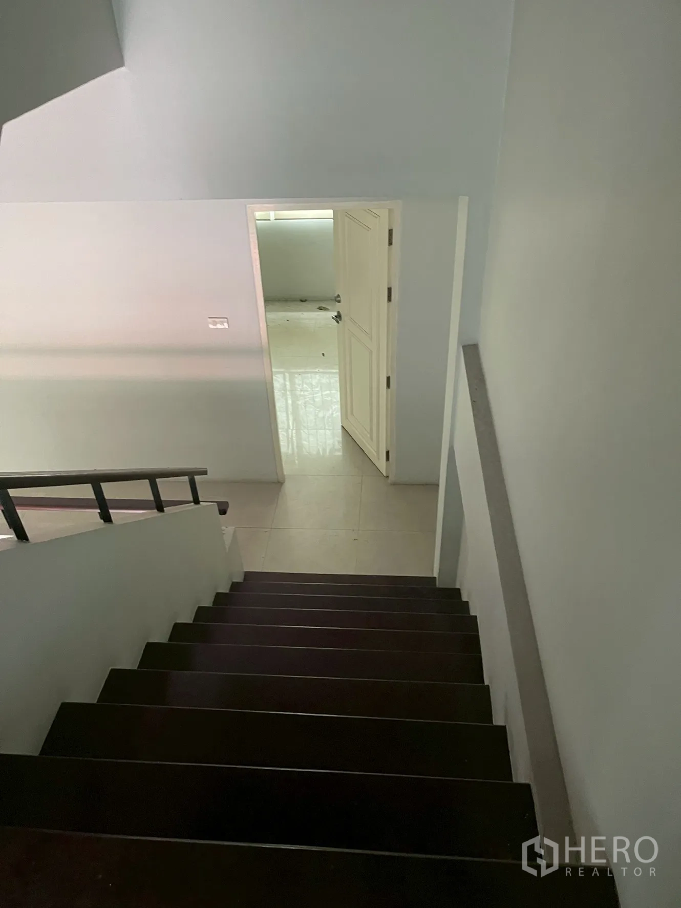 Home Office for rent in Wang Thonglang, Bangkok - Staircase leading to a room with open door and tiled flooring.