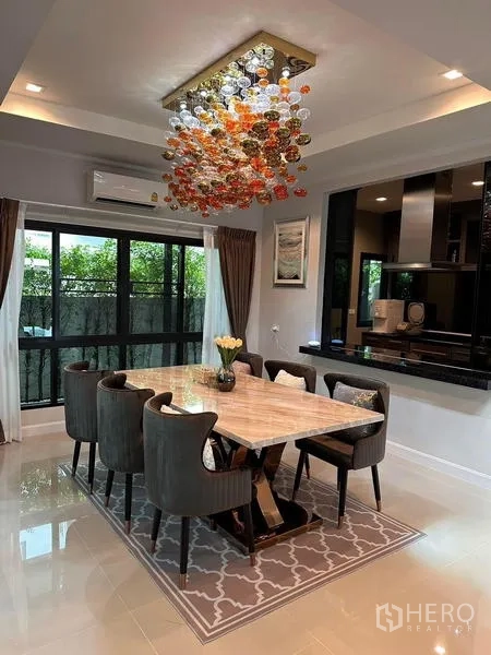 บ้าน ให้เช่าในPrawet, Bangkok - มุมทานข้าวติดช่องเสิร์ฟเชื่อมต่อกับครัว