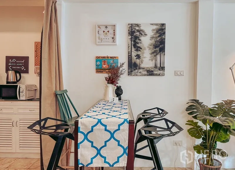 Home Office for rent in Watthana, Bangkok - Compact dining bar with patterned runner, two modern stools, and a kitchenette.