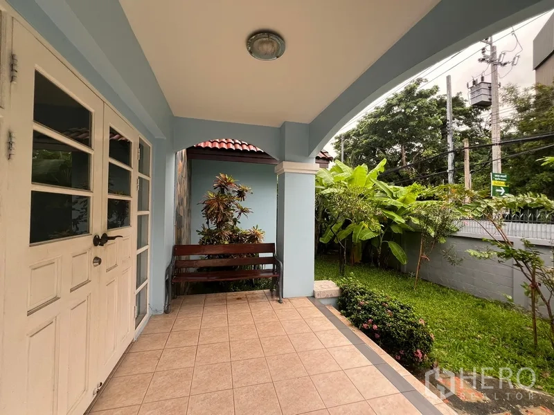 Detached House for rent in Bang Na, Bangkok - Shaded front terrace with bench overlooking a small garden