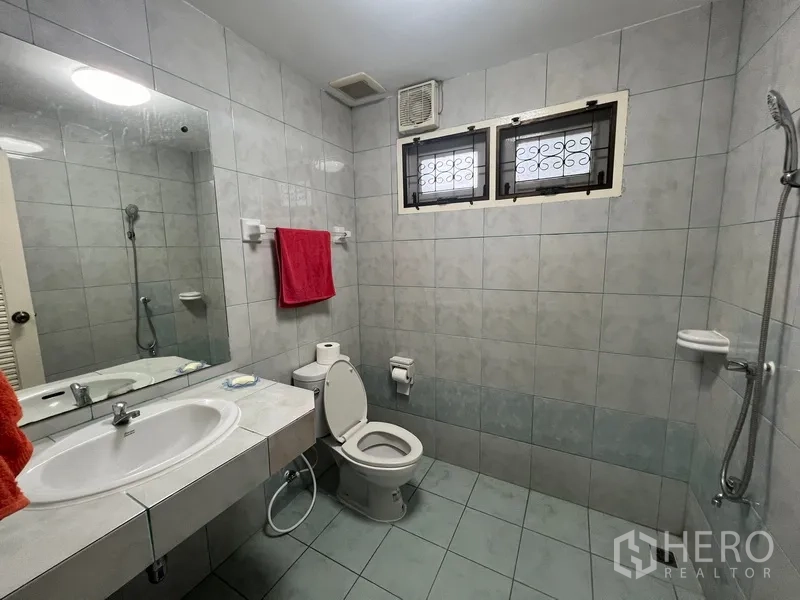 Detached House for rent in Bang Na, Bangkok - Bathroom with walk-in shower, tiled walls and vanity